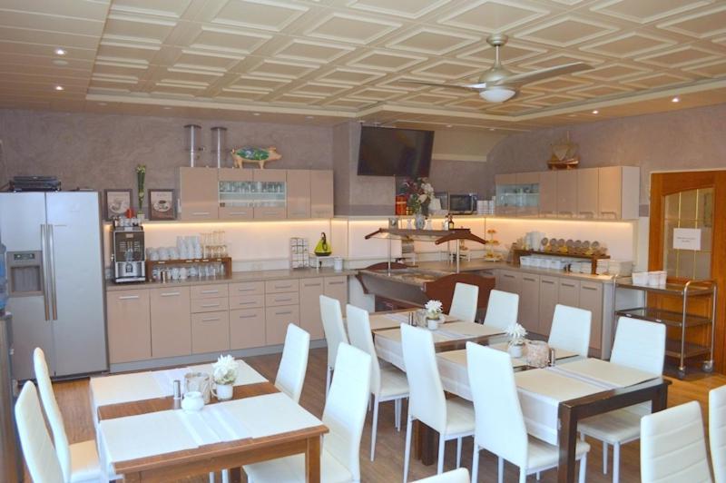 Hotel Herrlichkeit Dornum Janssen Buitenkant foto